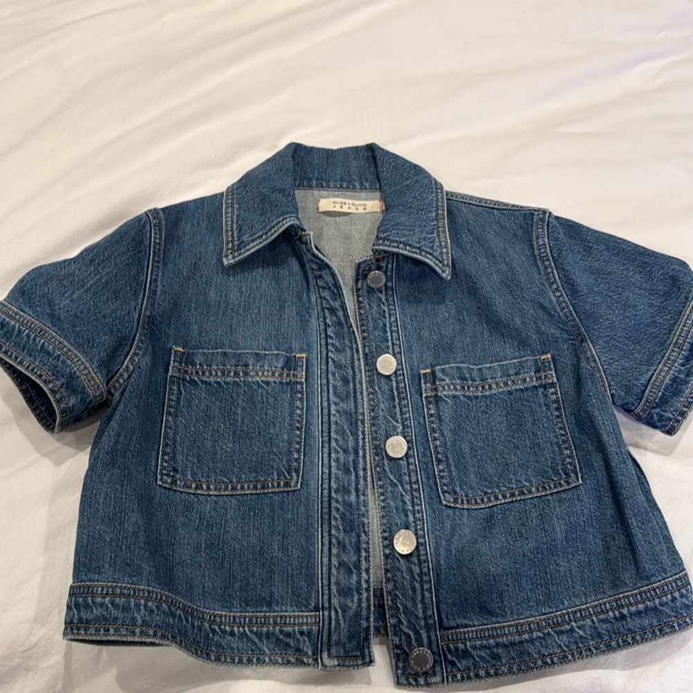 Alice and Olivia denim top xs never worn